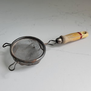 Vintage Wire Mesh Sifter or Tea Strainer with Worn Painted Handle Rustic Farmhouse Kitchen Décor