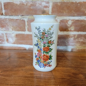 Vintage Japanische Keramikvase mit Blumen und Karrenmotiv