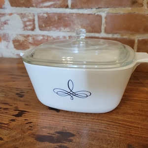 Vintage Corning Ware Bakeware Casserole Trefoil Pattern 1 3/4 Quart Covered Dish with P-7-C Lid