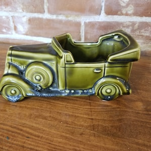 Jardinière vintage McCoy USA en forme de cabriolet Floraline en céramique vert olive, modèle 532