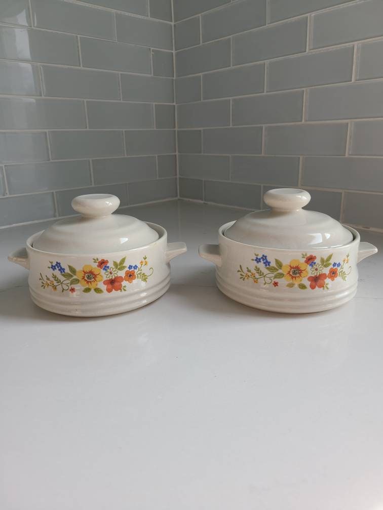 Vintage Bake Serve 'n Store-steengoed met zoete bloemen - individuele braadpan