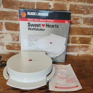 Vintage Black & Decker Sweethearts Wafflebaker Waffle Maker 