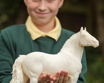 Caballo de tiro Turbo de tamaño mediano - Resina blanca, listo para preparar y pintar. EDICIÓN LIMITADA.