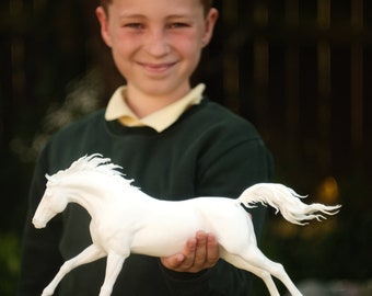 Model horse Artist resin running Thoroughbred - ready to prep and paint