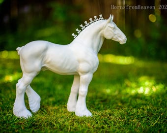 Escultura de resina de caballo Shire/de tiro, modelo artístico - Escultura blanca lista para preparar y pintar.
