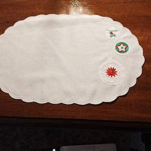 Set of 6 Vintage Christmas Placemats - White with Embroidered Ornaments - WC Imports