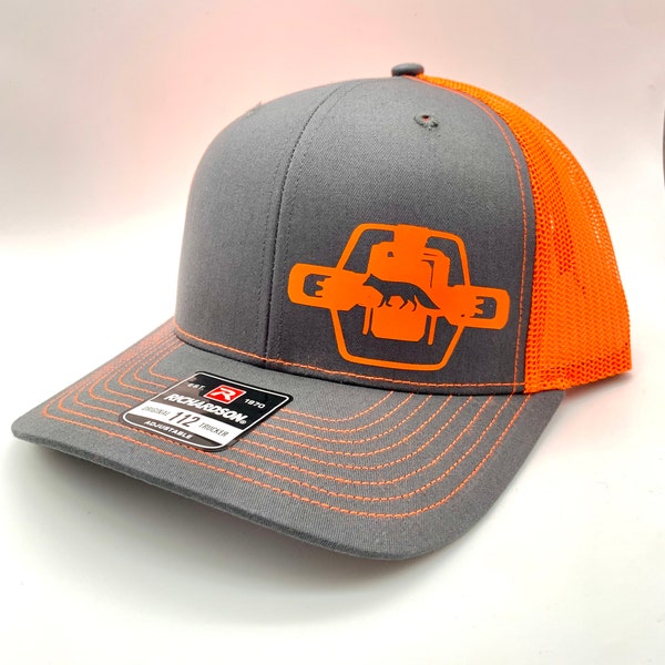 Fox Trapping Snap Back Réglable Richardson Charcoal et Neon Orange Mesh Chapeau