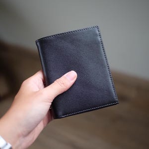 Regalo de Navidad. Cartera minimalista de piel de vacuno de grano completo. Cartera negra.