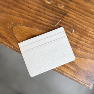 Weihnachtsgeschenk für Sie Ihn Paar. Echtes Leder-Kartenhalter. Schlanke Minimal Kartenhalter Brieftasche. Minimalistisches Dünnes Kartenetui in Weiß