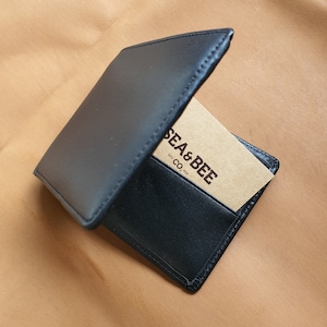 Regalo del día del padre. Cartera minimalista de piel de vacuno suave de grano completo, billetera clásica negra