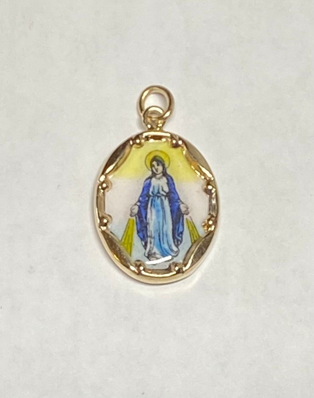 Hermosa Virgen María Inmaculada con la Medalla Milagrosa - rompecabezas en  línea