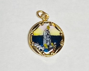 Vintage NOS 10K Yellow Gold Enameled Our Lady of Fatima 12.8mm Medal