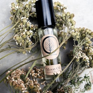 Moon Oil: Rytualny zapach aromaterapeutyczny do medytacji i wróżenia