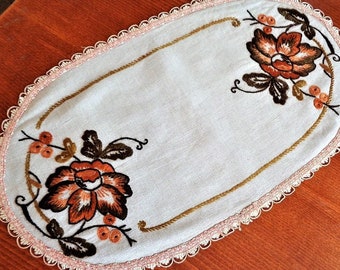 花柄刺繍のテーブルランナー：コットン製（16x38インチ