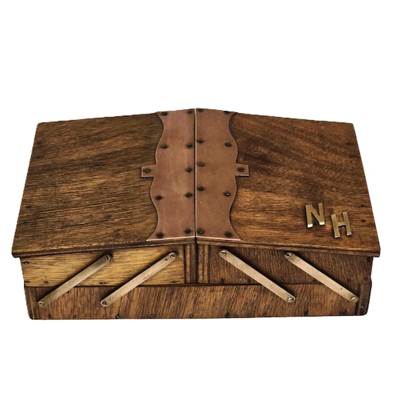 Caja de acordeón de madera vintage con detalle de latón y