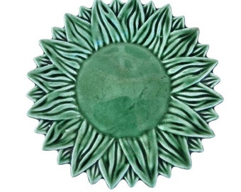 Bordallo Pinheiro Plato pequeño de mayólica verde, diseño de hojas de girasol, plato de cerámica portuguesa vintage