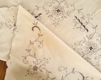 Vintage Cutwork Lace Tablecloth with Floral Embroidery Off White Square Table Cover Wedding Table Cloth for Party All Occasions