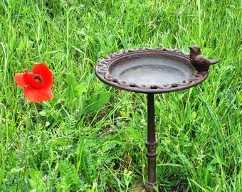 Vintage vogelvoeder, vintage hoog voetstuk vogelbad voor tuin, terras, tuindecoratie, zwaar massief gietijzeren metalen buitenornament