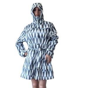Vintage Raincoat Women Waterproof Long Hooded Rain Jacket Slicker Belted Gray White Raindrops Design Outdoor Windbreaker Detachable Hood