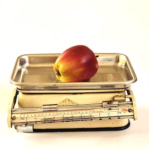 Vintage STUBE German Kitchen Weighing Scale with Tray Mechanical Balance Food Scale up to 5kg Retro Cream Chrome Design Mid Century