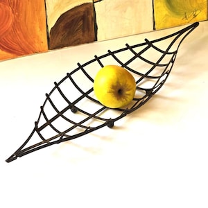 Vintage Mid Century Modern Wire Metal Fruit Basket Leaf Shaped Table Centerpiece Industrial Decorative Bowl Black Metal Fruit Holder