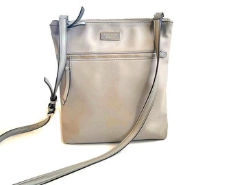 Vintage Kate Spade Crossbody Geldbörse Grau Beige Taupe Nylon Schultertasche mit Leder Verstellbaren Riemen für den lässigen Alltag zur Arbeit