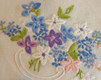 Mantel vintage de lino blanco y algodón con bordado de flores de colores, centro de mesa floral bordado a mano