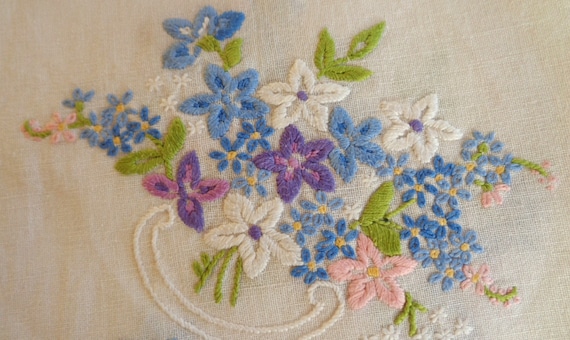 PETITE NAPPE ANCIENNE en lin brodée main EUR 14,00 - FR