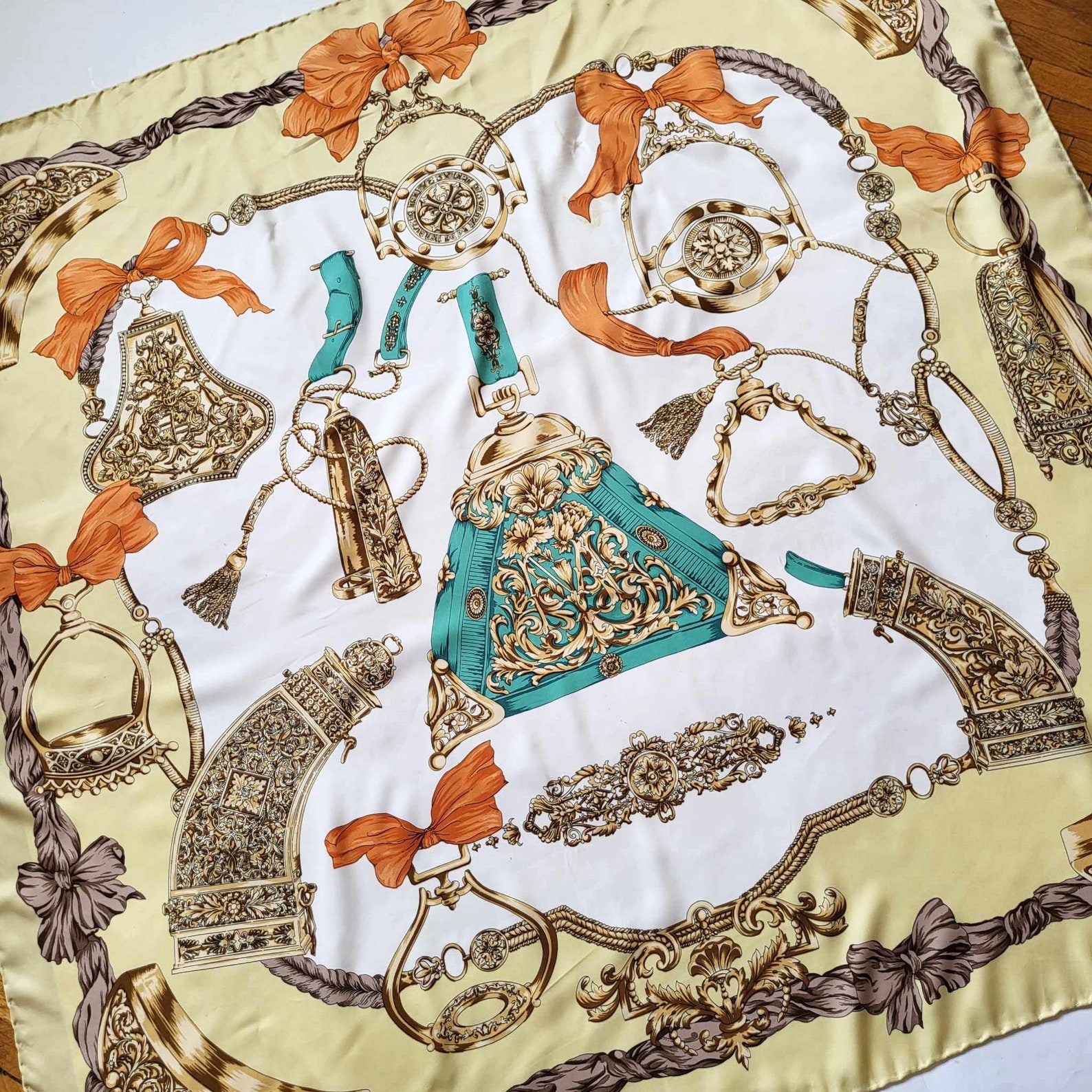 LARGE SQUARE SCARF TURN ON THE CHARM main image 0