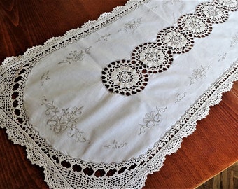 刺繍入りカットワ−クレース テーブルランナー 花柄 ホワイトビンテージ ヴィンテージカットワーク刺繍テーブルランナー、クロシェレース