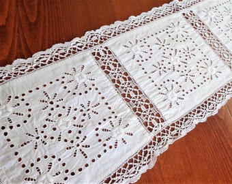 レース刺繍のテーブルランナー、カットワークの白いクロシェ編みの