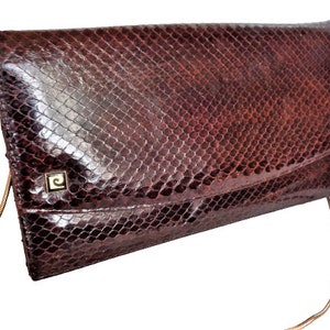 Vintage 70s Pierre Cardin embrague de piel de serpiente con cadena de oro, bolso de hombro de serpiente, bolso de cuero marrón, bolso de noche de diseñador francés