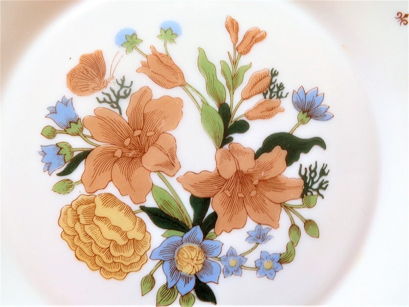 6 petites assiettes octogonales à fleurs, Arcopal – Début de Série
