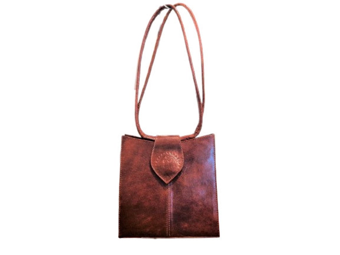 Vintage Tooled Leather Shoulder Bag: Embossed Camel, Moroccan Handbag, photo 2 sur 5