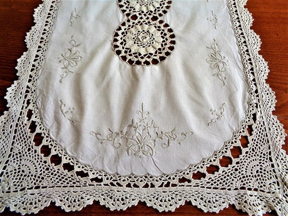 刺繍入りカットワ−クレース テーブルランナー 花柄 ホワイトビンテージ ヴィンテージカットワーク刺繍テーブルランナー、クロシェレース