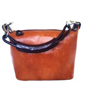 Beige Braune Leder Handtasche Vera Pelle Italy Kleine Hobo Tasche Geldbörse für Frauen Vintage Y2K Damen Accessoires für alle Gelegenheiten Party Day Wear