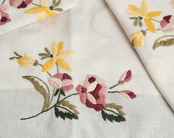 Square Tablecloth Hand Embroidered Floral Design Table Cloth Cover White Pink Yellow Green Flowers Vintage Accent for Dining Tea Table Decor