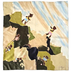 Vintage handgemachte kleine Seidenschal Teddybär Bergklettern Szene Pastell grün Gold Braun koreanische Kunst quadratisches Kopftuch Bandana Halstuch