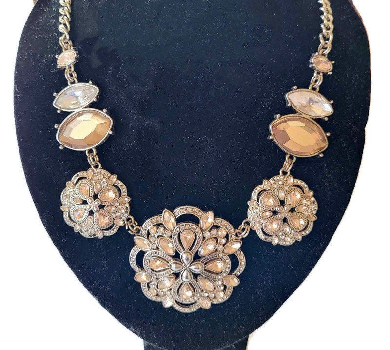 Collana Con Ciondolo Bambolina Vestito Seta Grigio Con Swaroski, Co - Foto 13