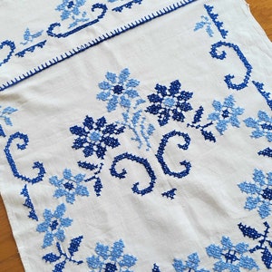 Paño de cocina bordado vintage de los años 30 y 40, paño de cocina para invitados, bordado a mano, tela alemana antigua, ropa de cama casera, azul y blanco