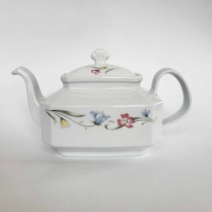 ヴィンテージ バイエルン磁器ティーポット（蓋付き） Winterling Bavaria ホワイト コーヒーポット ジャグ 花柄 アフタヌーンティータイム パーティー 西ドイツ