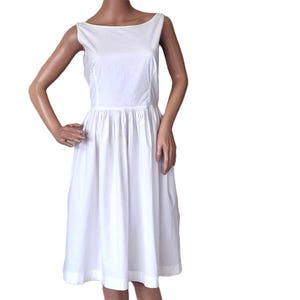 Vestido branco MAX MARA, sem mangas, com cintura plissada, comprimento até o joelho, vestidos de grife italiana, vintage