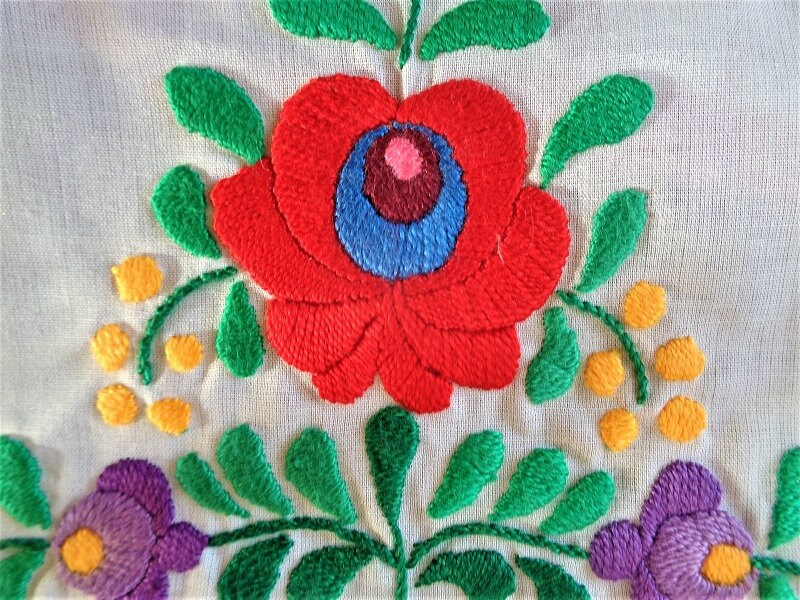 ハンガリー刺繍エプロン、カロチャ、ハンガリー民俗芸術、マチョー刺繍