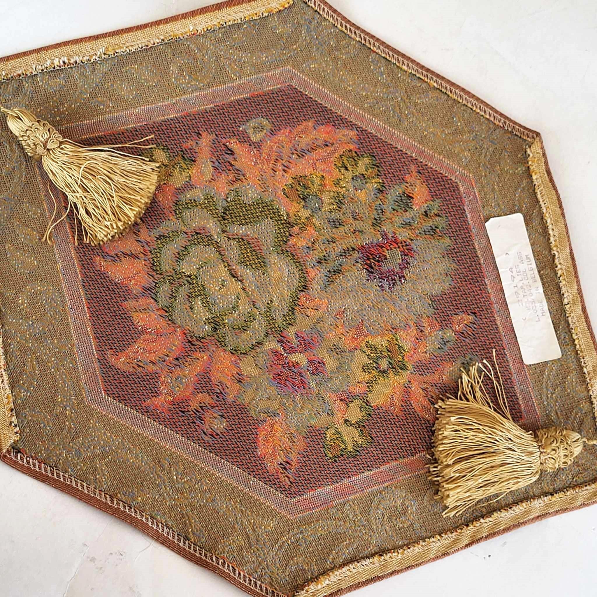 Napperon Ou Dessus De Meuble Style Tapisserie De Bruxelles Médiévale - Brocante En Parfait état - 84x35 Cm