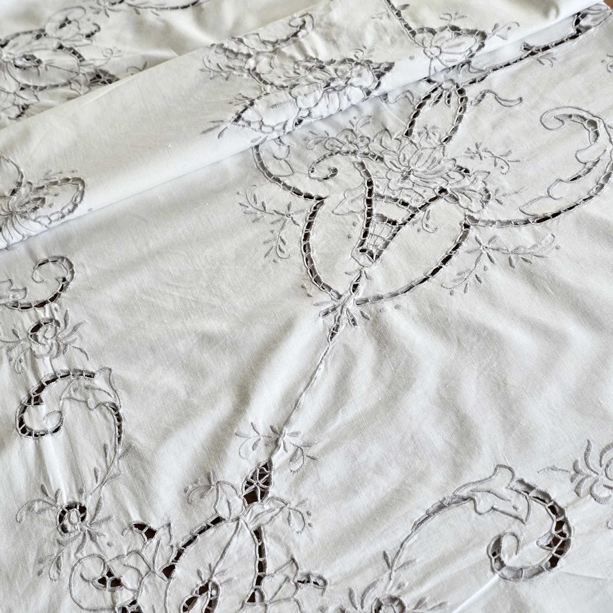 Scallop edge tablecloth España