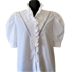 Vintage White Lace Blouse, German Austrian Dirndl Blouse, Trachten Shirt, Puff Sleeves, Edwardian Top, Size L / XL