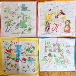 Auténticos pañuelos vintage para niños de los años 60 y 70, juego de 4 pañuelos con personajes de dibujos animados, coleccionables de mediados de siglo, letras H A U impresas.