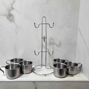 Vintage muggställ från 1970-talet med 6 galgar och sex rostfria kromkoppar för kaffe, te, mjölk, dricka, baka, värma, smälta