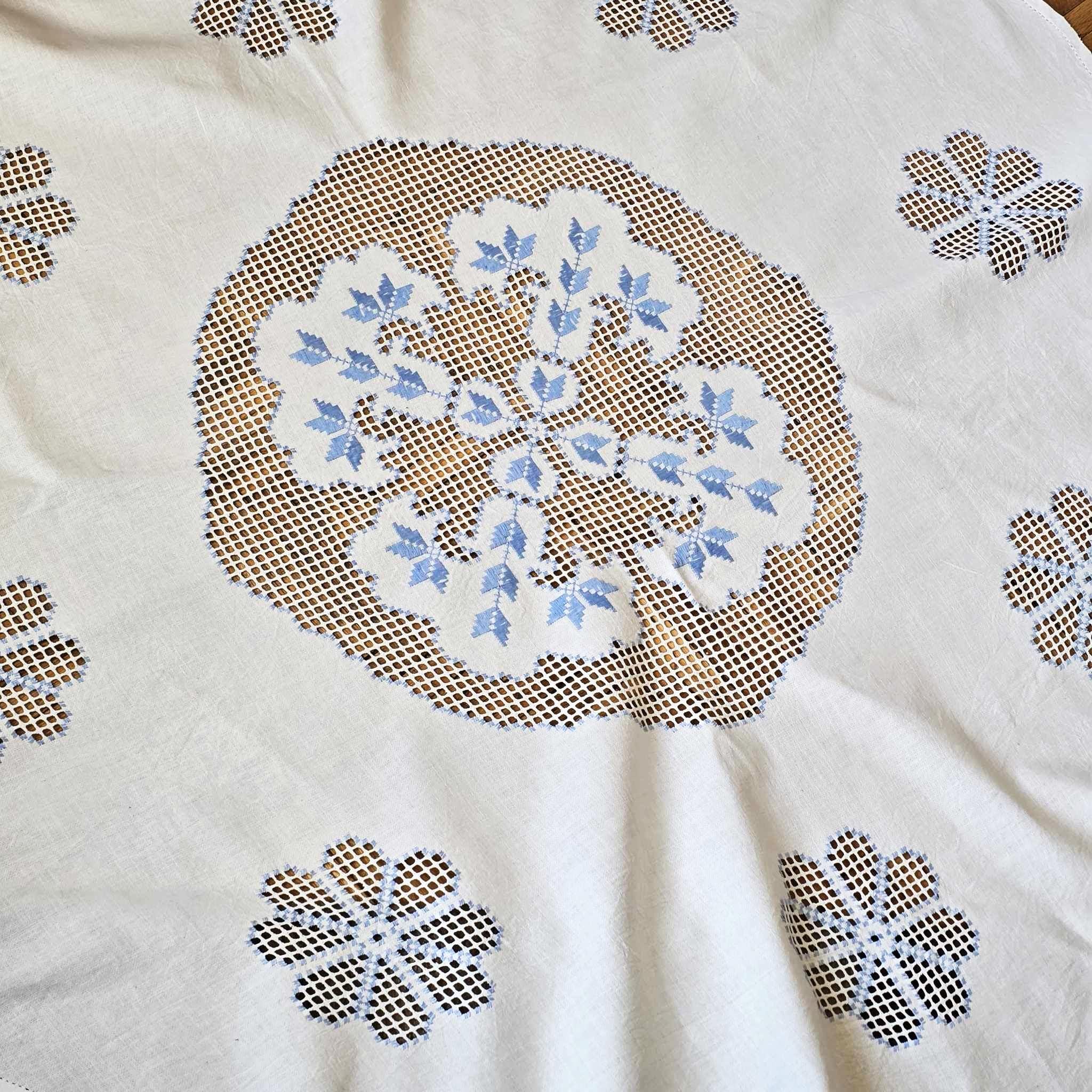 ホワイト ハンド刺繍 リネンテーブルクロス Gui Thév！ ホワイト