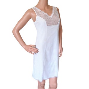 Robe nuisette vintage des années 60, nuisette en nylon blanc, robe de nuit des années 60, lingerie rétro pour femme, taille M